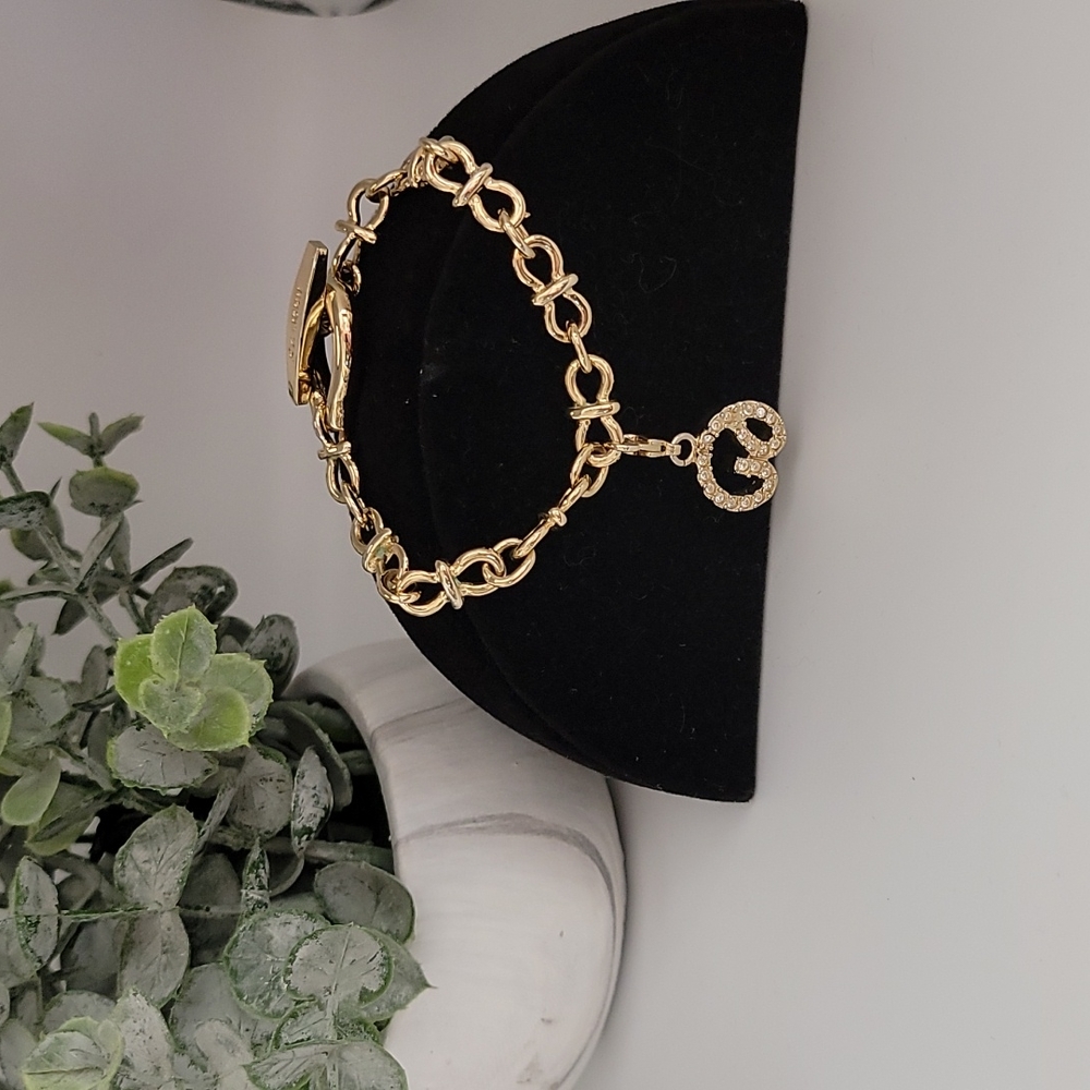 ST JOHN TOGGLE CHARM BRACELET